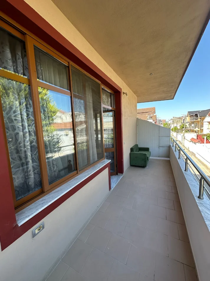 Tirane, jepet me qera garsonier 1+1 Kati 2, 28 m² 300 € (ne rrugen Havzi Nela Tirane)