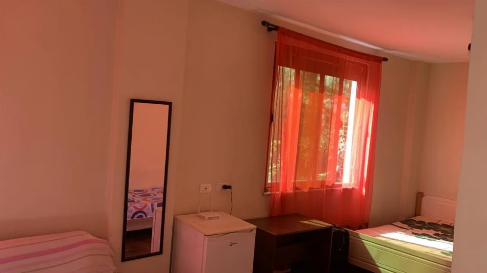 Tirane, jepet me qera garsonier 1+1 Kati 2, 36 m² 250 € (ne rrugen Budi afer Qytetit studenti Tirane)