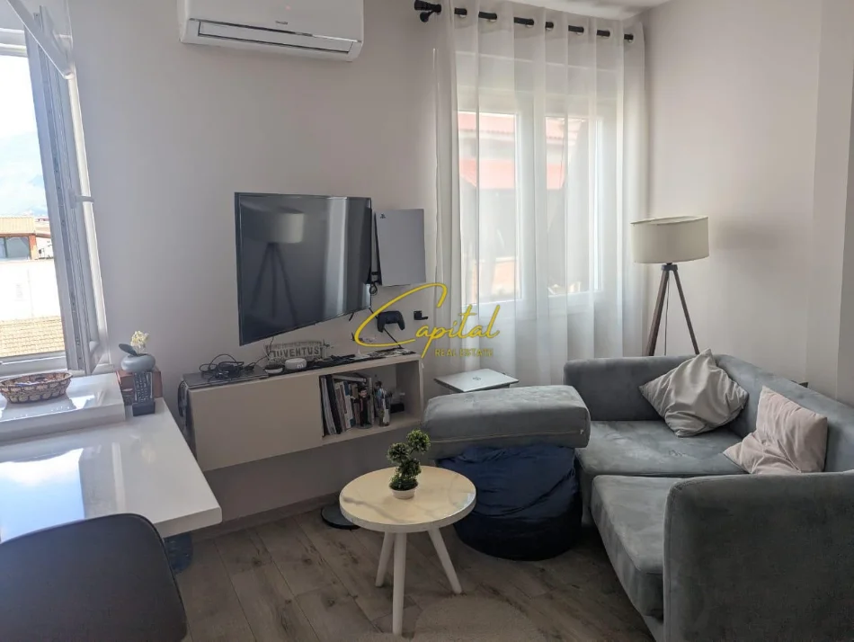 Tirane, jepet me qera garsonier 1+1 Kati 3, 40 m² 500 € (PAZARI I RI)