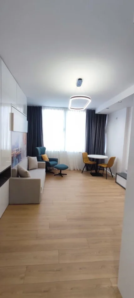 Tirane, jepet me qera garsonier 1+1 Kati 4, 35 m² 450 € (TEK MBIKALIMI MBI KRISTAL CENTER)