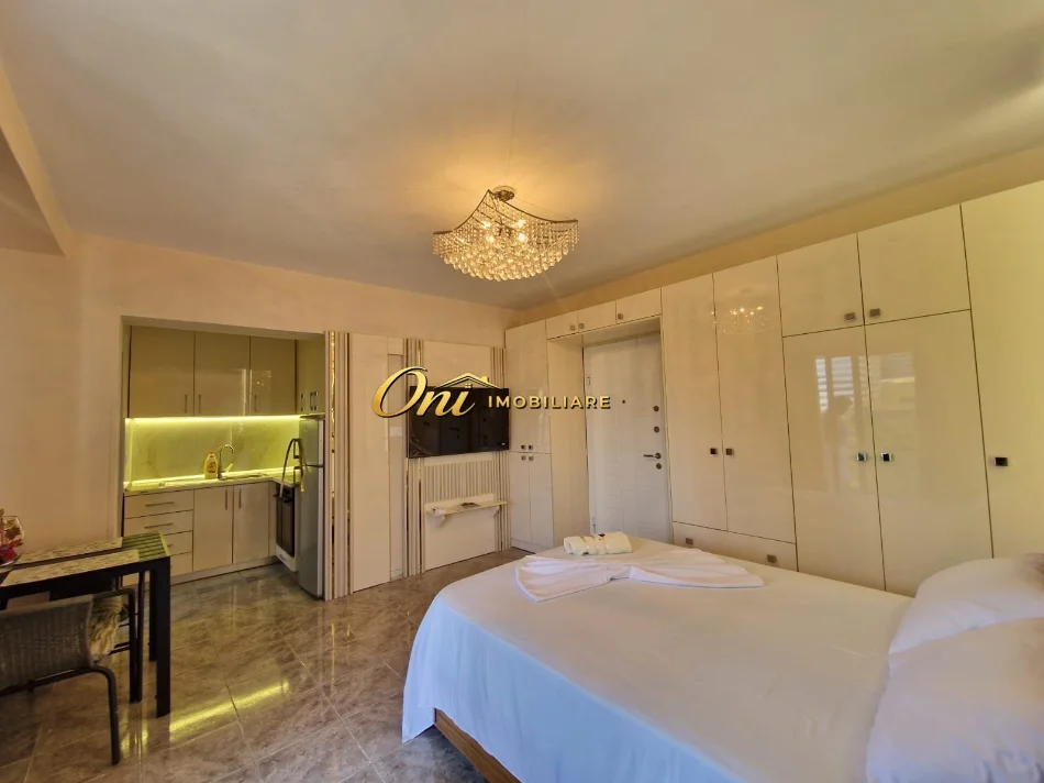 Tirane, jepet me qera garsonier 1+1 Kati 4, 35 m² 600 € (QENDER)