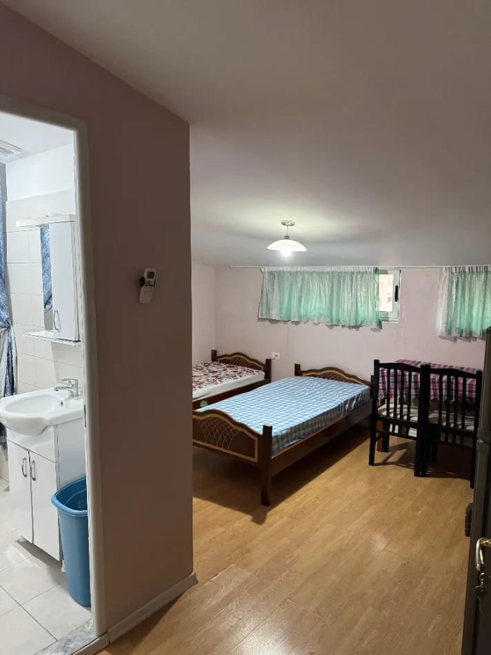 Tirane, jepet me qera garsonier 1+1 Kati 5, 40 m² 260 € (Gjimnazi 