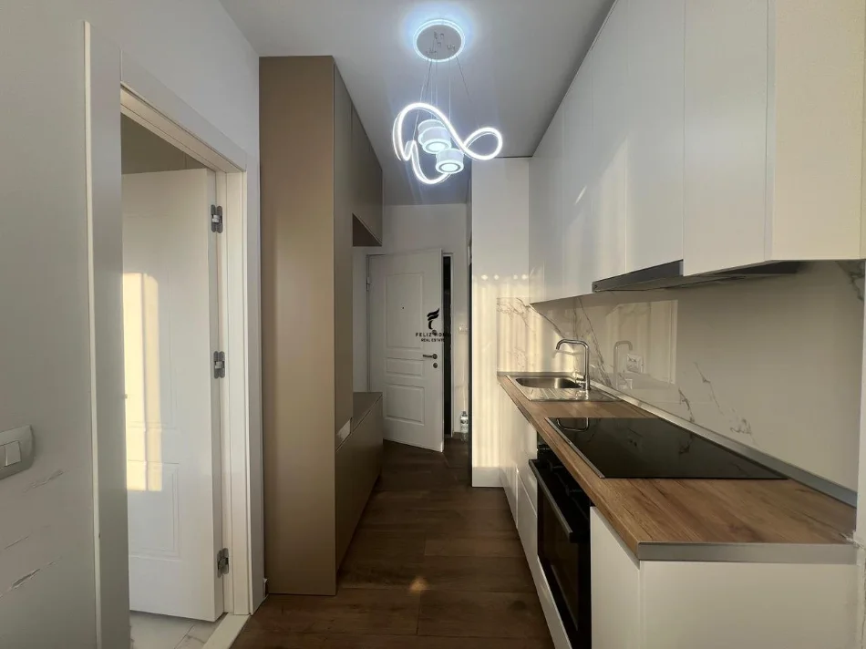 Tirane, jepet me qera garsonier 1+1 Kati 8, 35 m² 600 € (BLLOK)