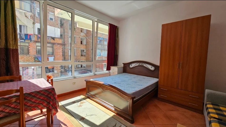 Tirane, jepet me qera garsonier Kati 1, 320 €