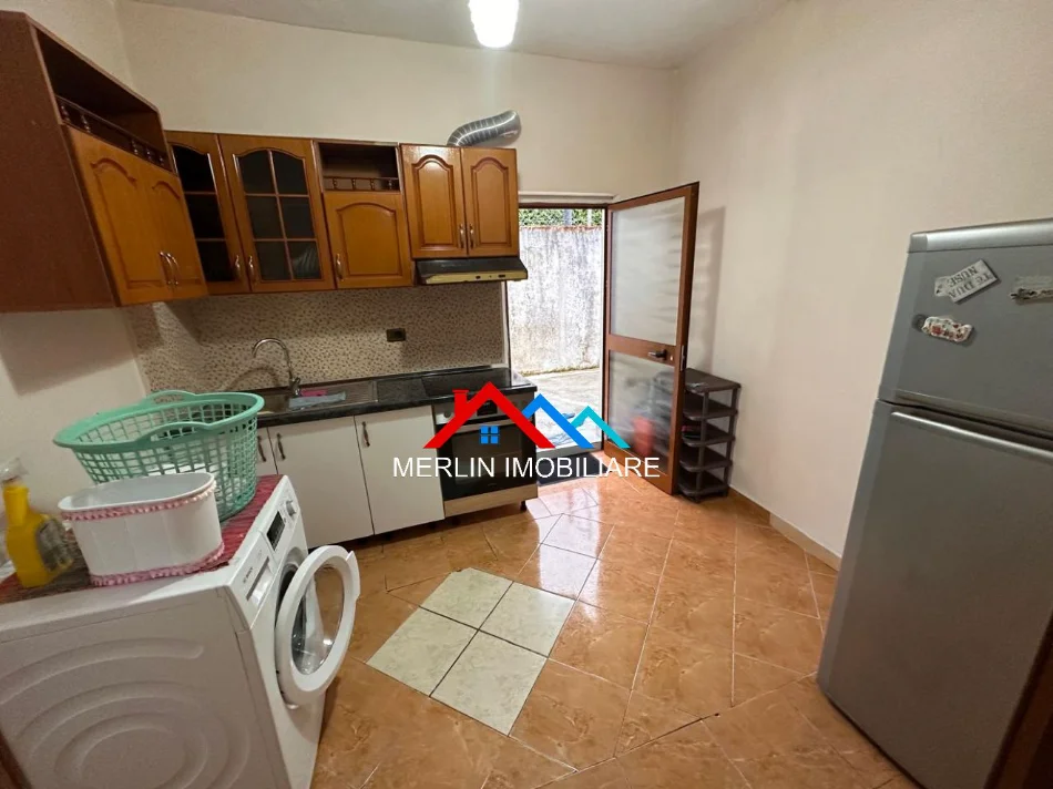 Tirane, jepet me qera garsonier Kati 1, 40 m² 35,000 LEKE (RRUGA JORDAN MISJA)