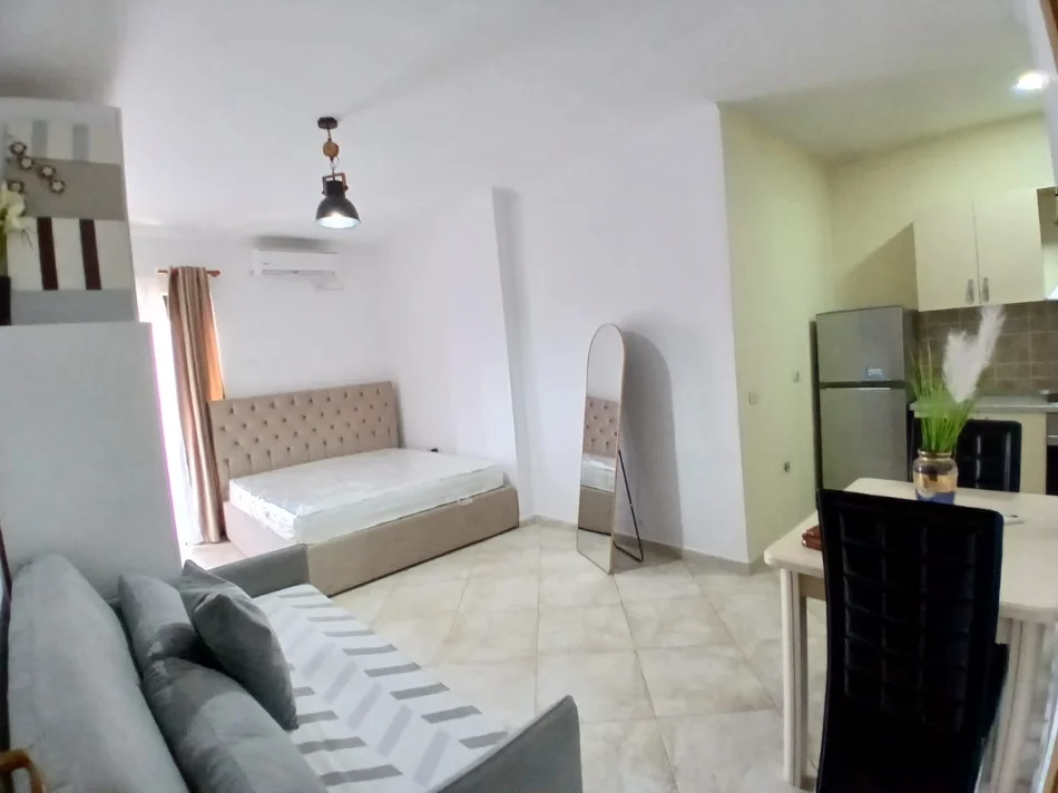 Tirane, jepet me qera garsonier Kati 3, 40 m² 500 € (Rruga e Barrikadave)