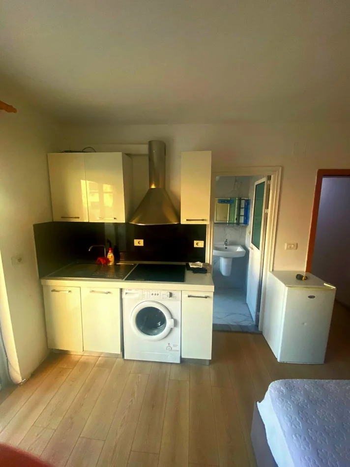 Tirane, jepet me qera garsonier Kati 4, 40 m² 440 € (21 DHJETORI)