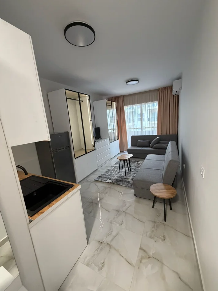 Tirane, jepet me qera garsonier Kati 4, 420 € (KOMPLEKSI AURA)
