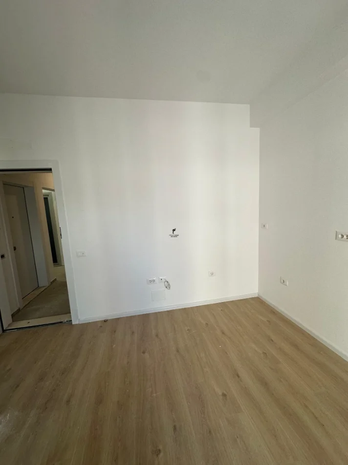 Tirane, jepet me qera garsonier Kati 6, 31 m² 300 € (ALI DEMI)