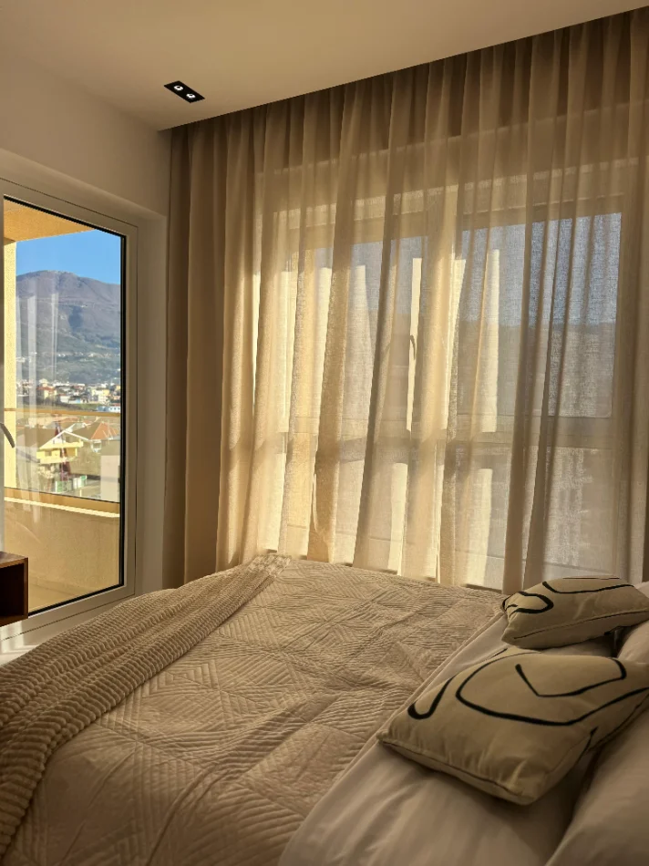 Tirane, jepet me qera garsonier Kati 8, 35 m² 400 € (REZIDENCA KADIU)