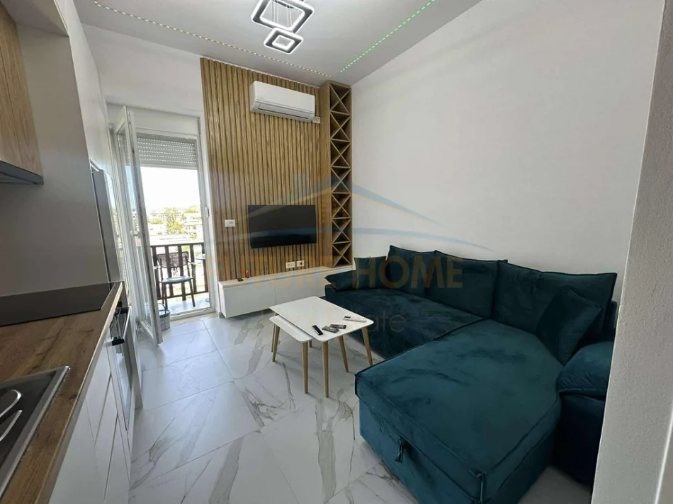 Tirane, jepet me qera garsoniere Kati 2, 28 m² 250 € (KOMBINAT)