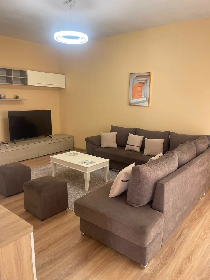 Tirane, jepet me qera nga Pronari, pa-komision Vile 2+1+Ballkon Kati 2, 130 m² 550 € (Fresk)