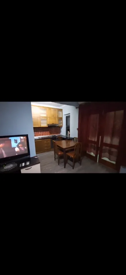 Tirane, jepet me qera nga Pronari, pa-komision apartament 2+1+Ballkon Kati 5, 85 m² 450 € (Ferit Xhajko)