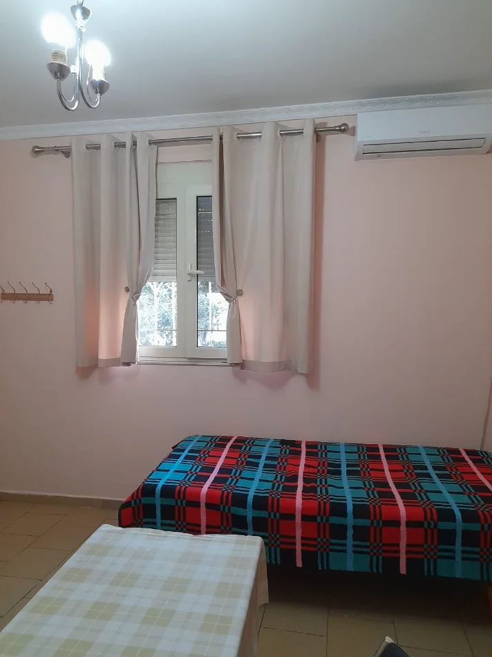 Tirane, jepet me qera nga Pronari, pa-komision garsonier 1+1 Kati 0, 25 m² 230 € (Zgara 5maj)