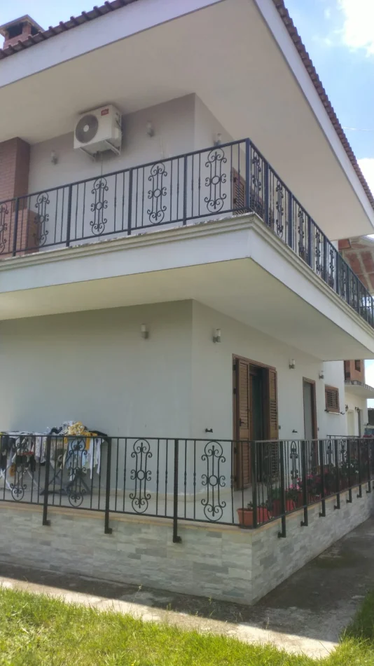 Tirane, jepet me qera shtepi 1+1+Ballkon Kati 2, 80 m² 45.000 € (Rruga Besa)