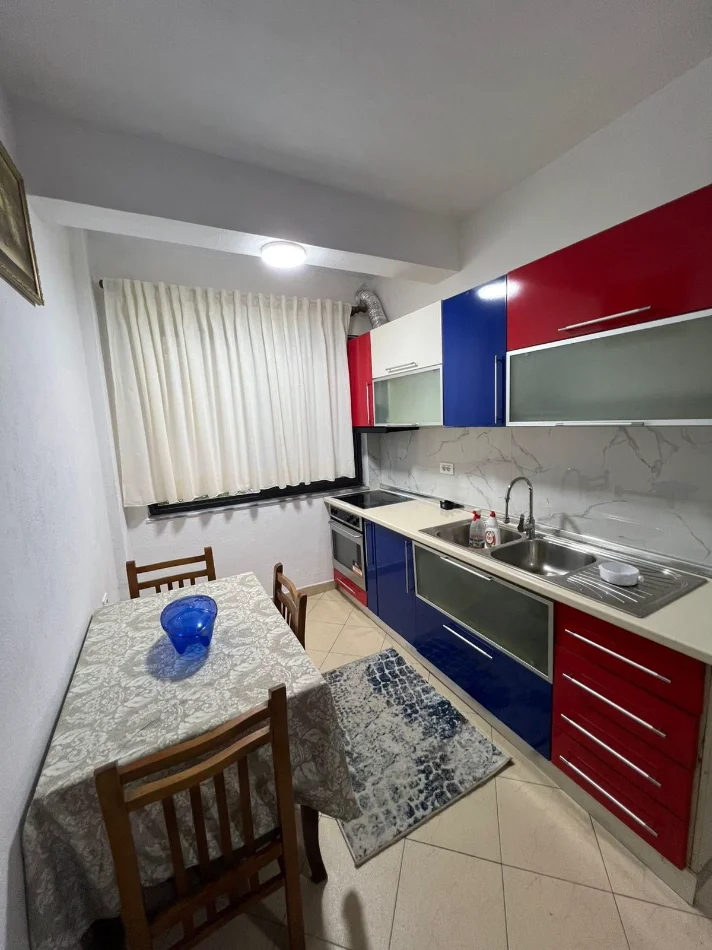 Tirane, jepet me qera shtepi 1+1 Kati 0, 70 m² 400 € (5 MAJI)