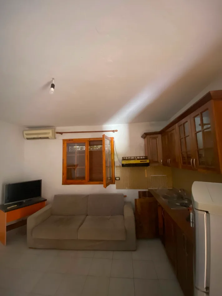 Tirane, jepet me qera shtepi 1+1 Kati 1, 55 m² 200 €