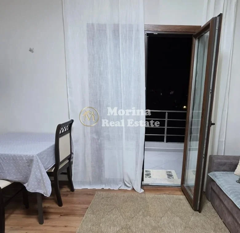 Tirane, jepet me qera shtepi 1+1 Kati 3, 70 m² 450 € (Rruga Elbasanit)