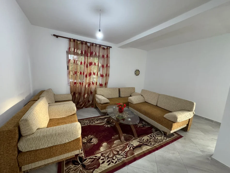 Tirane, jepet me qera shtepi 3+1+Aneks+Ballkon Kati 1, 128 m² 500 € (ne rrugen e Kokonozeve zona Kodra priftit Tirane)