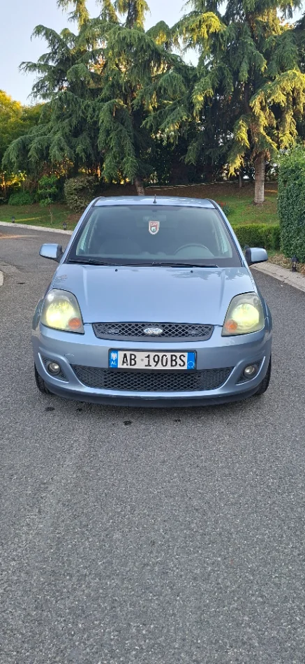 Tirane, makine Autovetur Benzin+Gaz, blu manuale Kondicioner 234.321 km 2.600 €