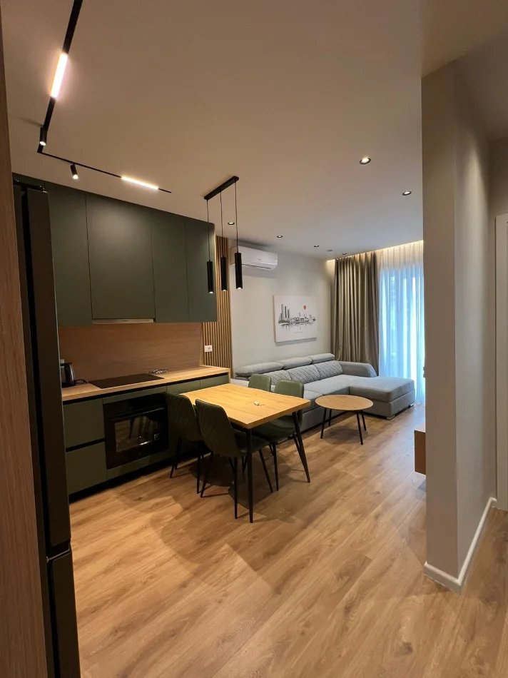 Tirane, pa komision , 1+1+Ballkon Kati 8, 500 € (Rezidenca Kadiu)