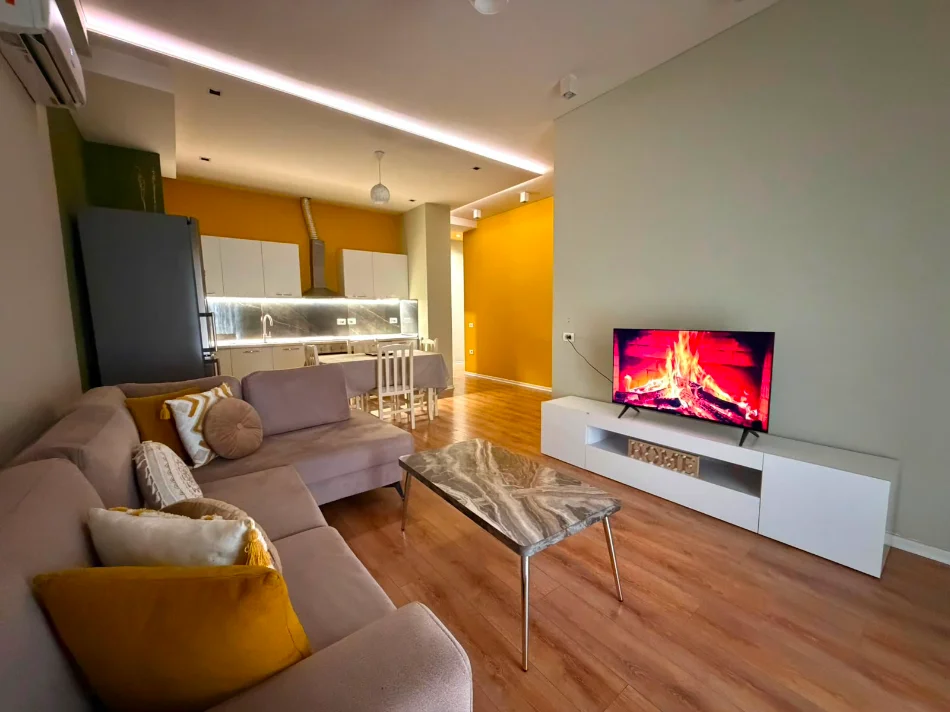 Tirane, pa-komision, apartament 2+1+2 Ballkon Kati 1 i banimit, 92 m² 600 € (Spitali Amerikan 3-Golden Park)