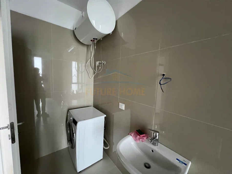 Tirane, qera apartament 1+1 Kati 4, 80 m² (Bulevardi i Ri)