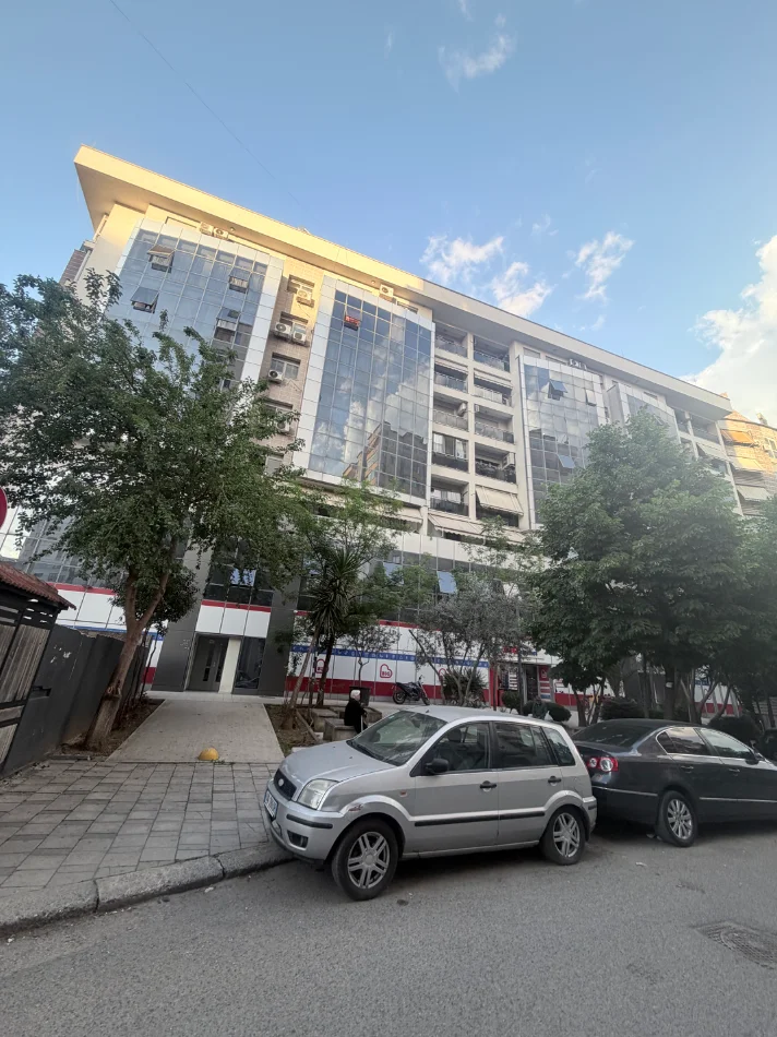 Tirane, shes 2+1+Aneks+Ballkon Kati 5,