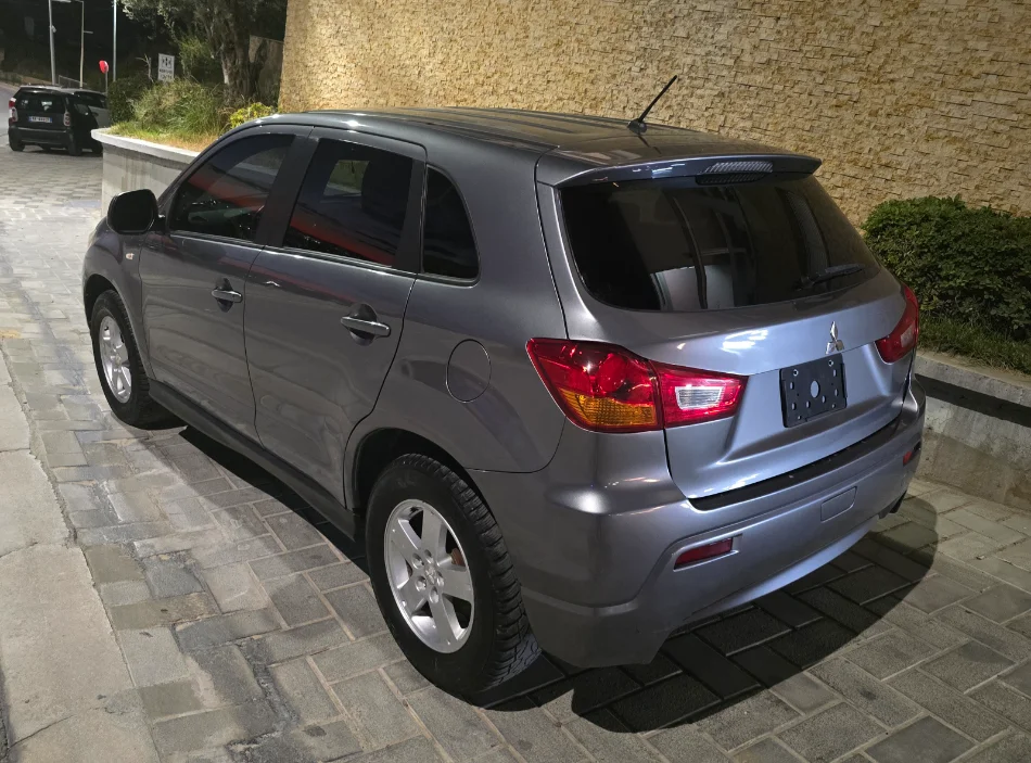 Tirane, shes SUV Benzin, gri e erret automatik Kondicioner 124.321 km 4.000 €