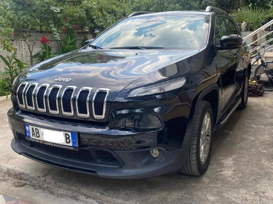 Tirane, shes SUV JEEP SCHEROKEE Nafte, e zeze automatik 147.000 km 9999 €