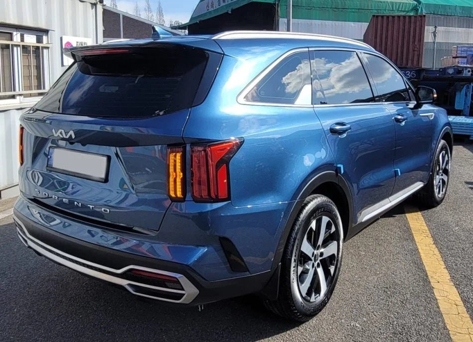 Tirane, shes SUV Kia Sorento 2023 Nafte, blu automatik Klima 95.000 km 24.900 €