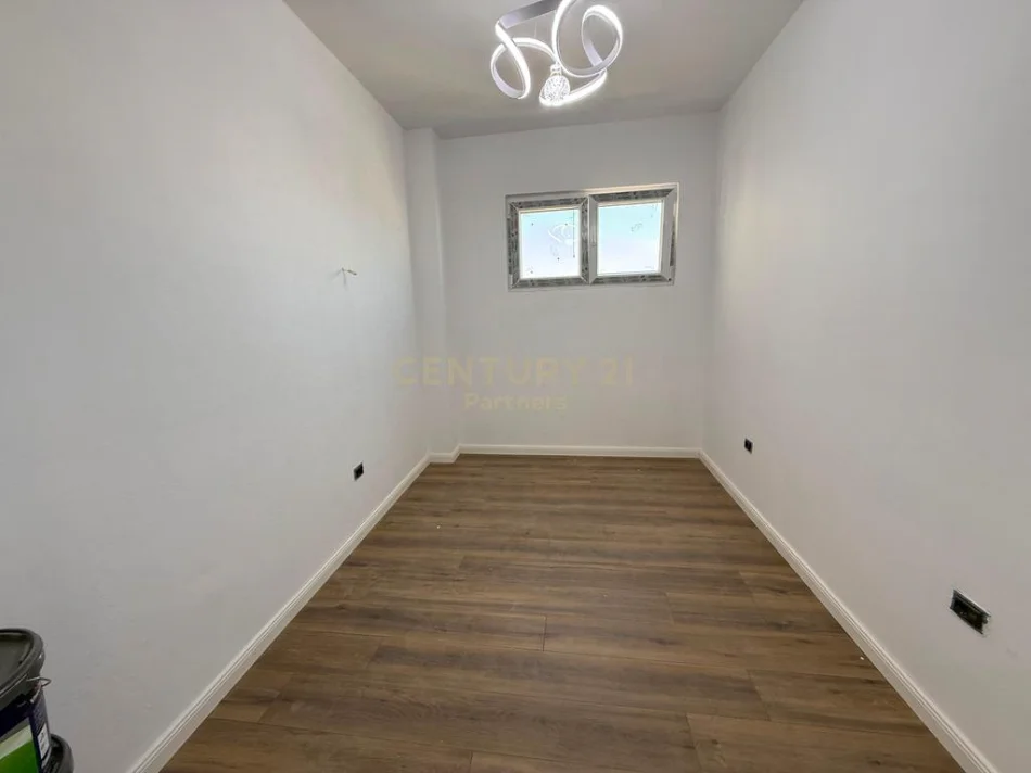 Tirane, shes apartament 1+1+Aneks+Ballkon Kati 10, 75 m² (Pranë Bulevardit Zogu I)