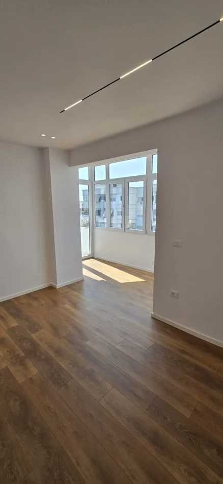 Tirane, shes apartament 1+1+Ballkon , 65 m² 165.000 € (Rruga e Kavajes)