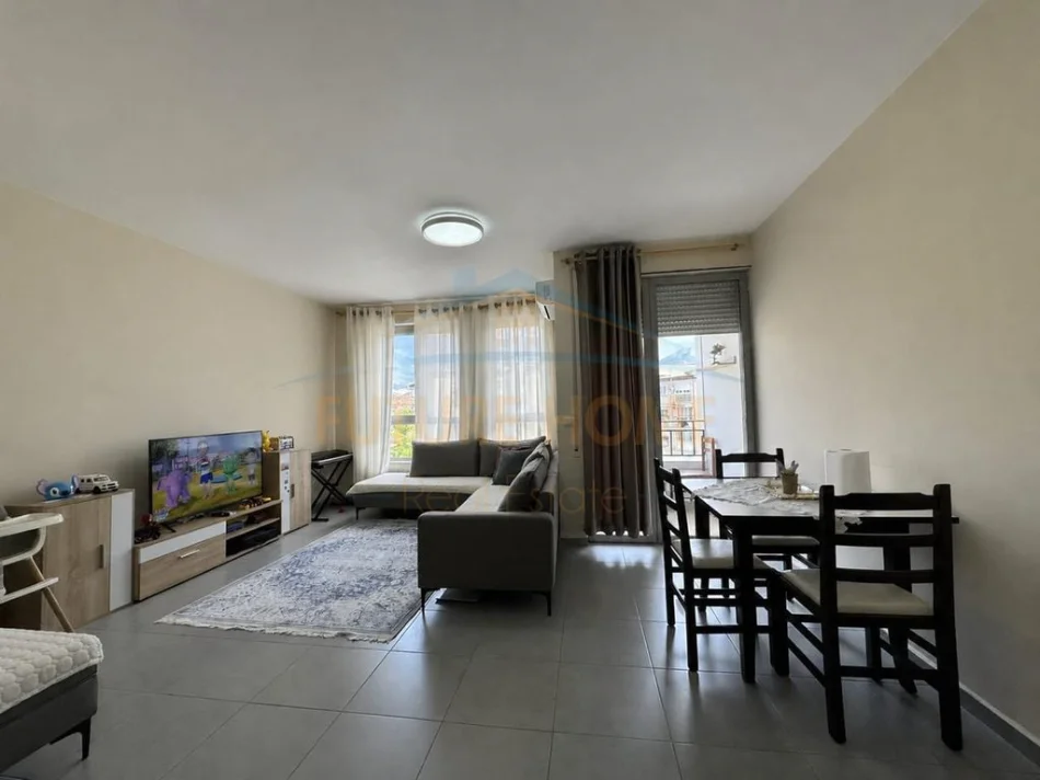 Tirane, shes apartament 1+1+Ballkon Kati 3, 69 m² 161.200 € (Materniteti i Ri)