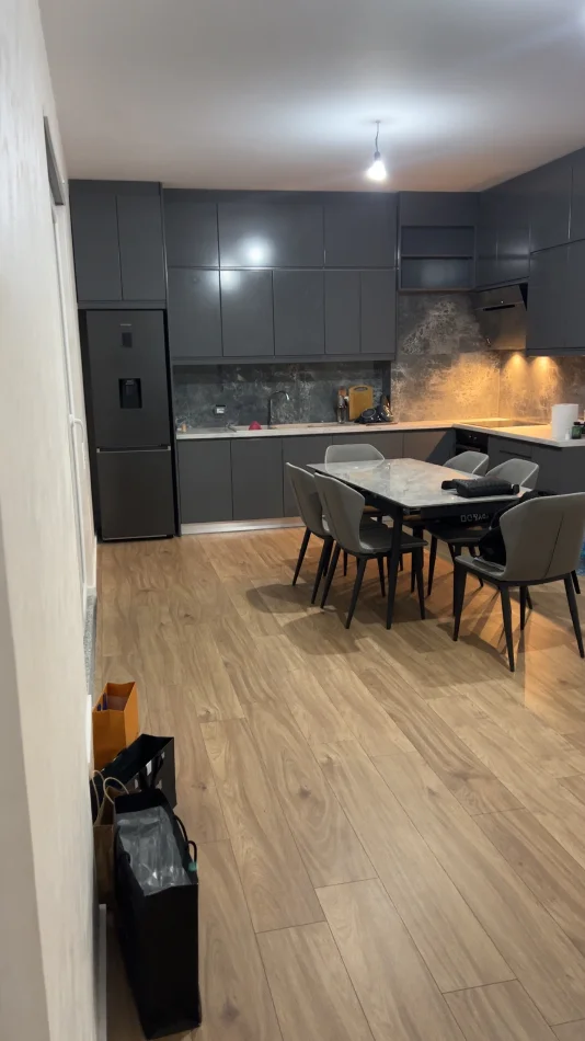 Tirane, shes apartament 1+1+Ballkon Kati 4, 77 m² (Gjimnazi Isa Boletini)