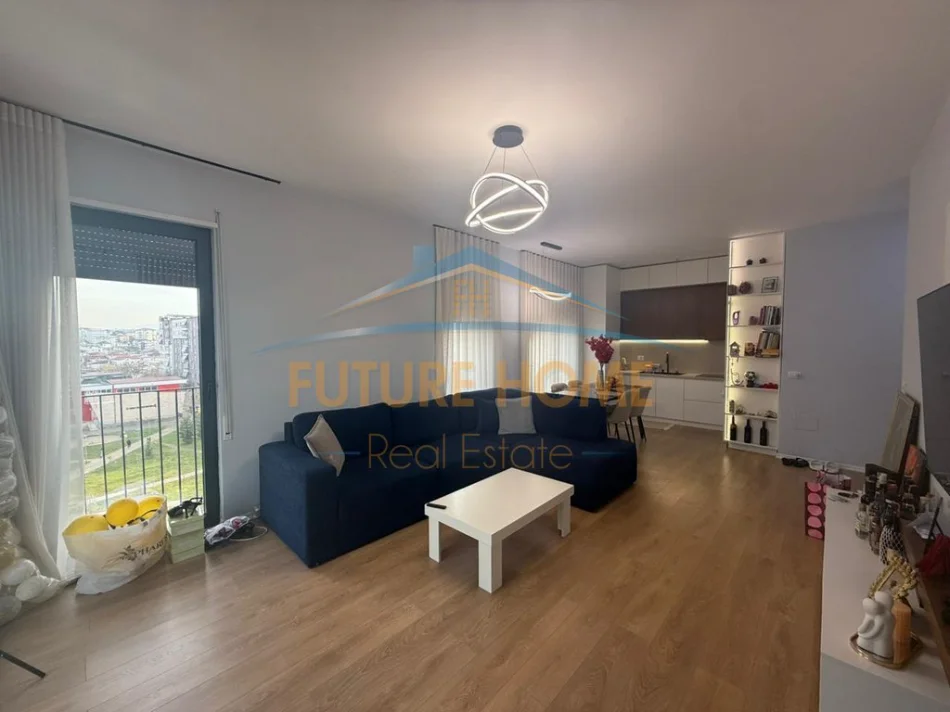 Tirane, shes apartament 1+1+Ballkon Kati 5, 82 m² 149.000 € (porcelan)