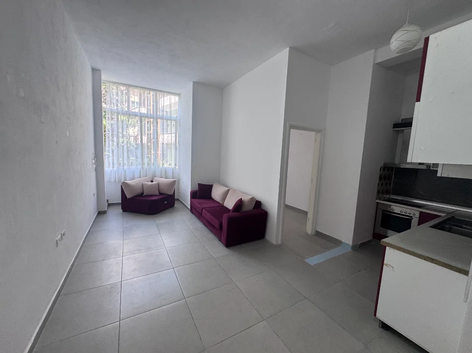 Tirane, shes apartament 1+1 Kati 1, 53 m² 84.000 € (100 nga Restorant Fresku)