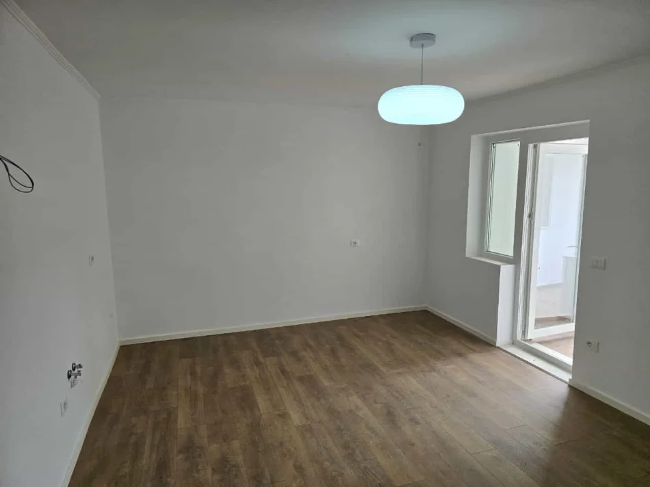 Tirane, shes apartament 1+1 Kati 3, 50 m² 115.000 € (Rruga sali Nivica)