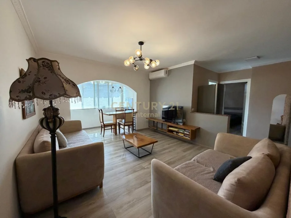 Tirane, shes apartament 1+1 Kati 9, 84 m² 220.000 € (Komuna e Parisit)