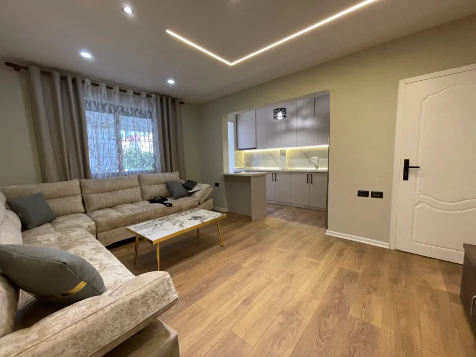 Tirane, shes apartament 2+1+Ballkon Kati 2, 74 m² 145.000 € (Rruga Kristaq Cipo)