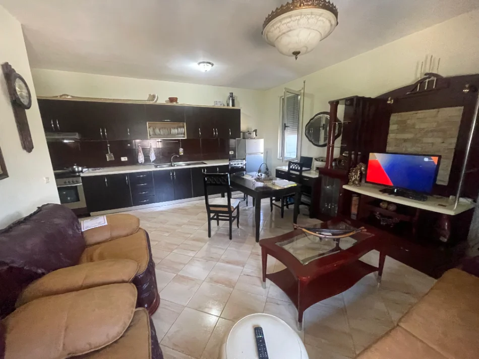 Tirane, shes apartament 2+1+Ballkon Kati 2, 87 m² 150.000 € (Spitali Amerikan 3)