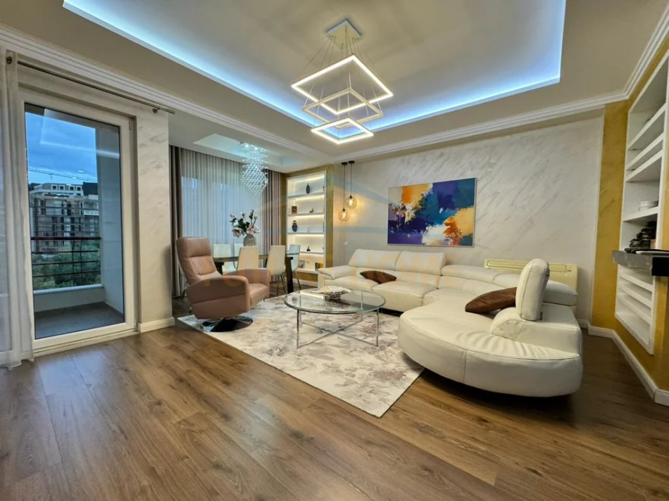 Tirane, shes apartament 2+1+Ballkon Kati 3, 120 m² 360.000 € (Liqeni i thate)