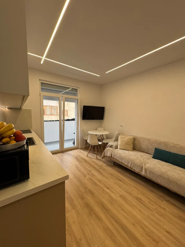 Tirane, shes apartament 2+1+Ballkon Kati 4, 73 m²