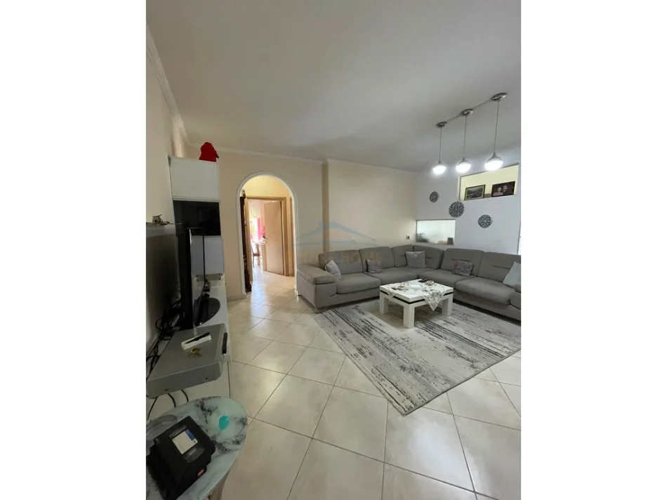 Tirane, shes apartament 2+1+Ballkon Kati 5, 127 m² 235 milion leke (Liqeni i thate)