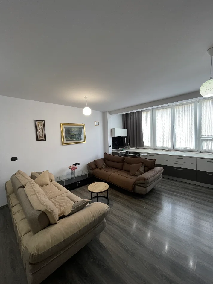 Tirane, shes apartament 2+1+Ballkon Kati 6, 90 m² 179.000 € (Fusha e Aviacionit)
