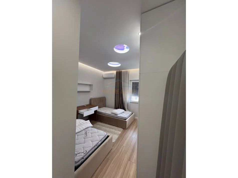 Tirane, shes apartament 2+1+Ballkon Kati 9, 100 m² 300.000 €