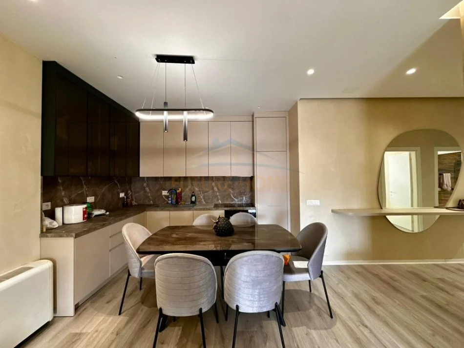 Tirane, shes apartament 2+1 Kati 10, 117 m² 250.000 € (Kompleksi Grand Gallery, Yzberisht)