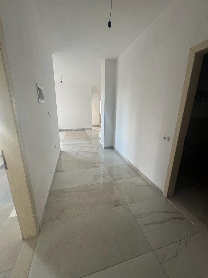Tirane, shes apartament 2+1 Kati 4, 115 m² 135.000 € (kthesa e kamezes)