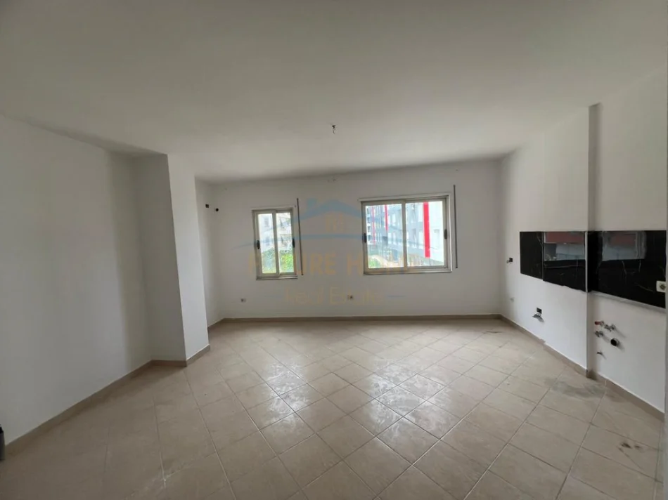 Tirane, shes apartament 3+1+Ballkon Kati 1, 113 m² 220.000 € (Rruga Petrela)