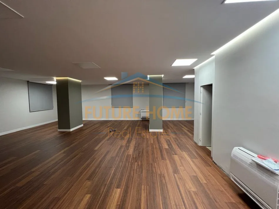 Tirane, shes apartament 3+1+Ballkon Kati 1, 130 m² 380.000 € (Shallvaret)